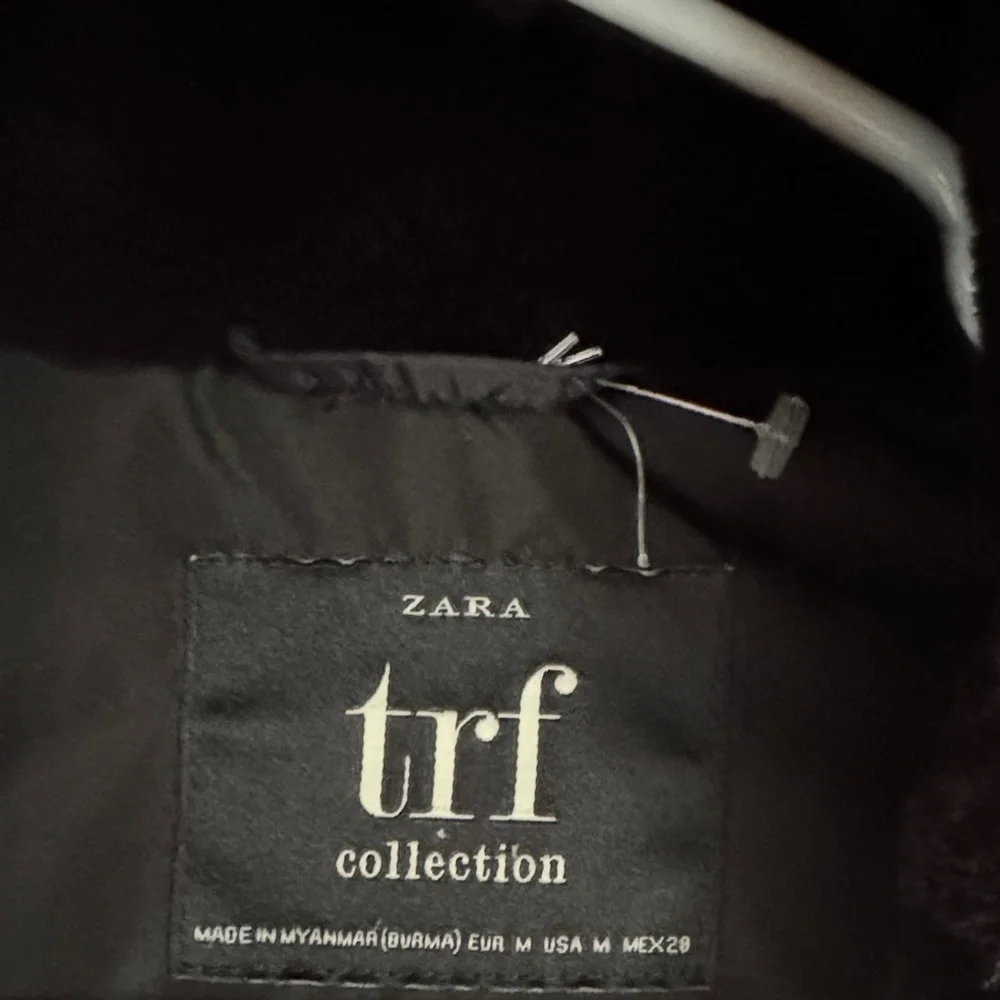Zara Black Hooded Puffer Jacket - Picture 5 of 11